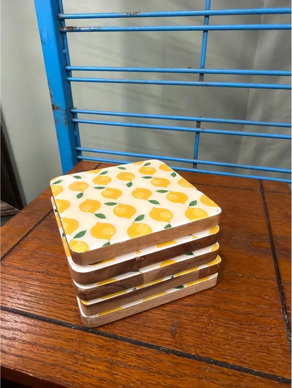 Set of 5 Wooden Coasters with Lemon Pattern